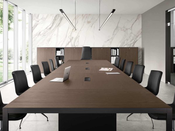 Grande tavolo meeting e riunioni adatto a prestigiose aziende dal grande fatturato